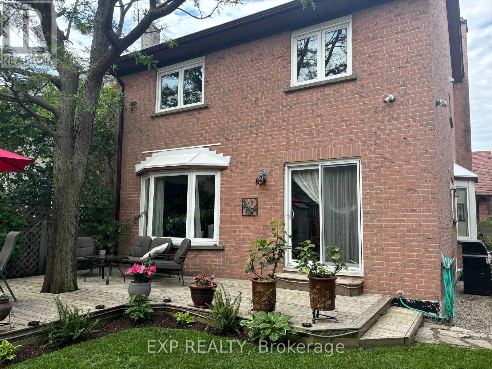 285 Kingsbridge Garden Circle, Mississauga, Ontario  L5R 1L1 - Photo 25 - W12178803