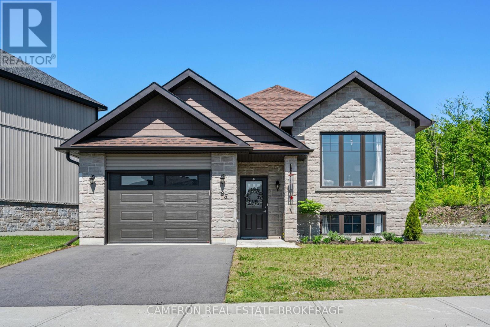 <h3>$599,900</h3><p>85 Cameron Crescent, Cornwall, Ontario</p>