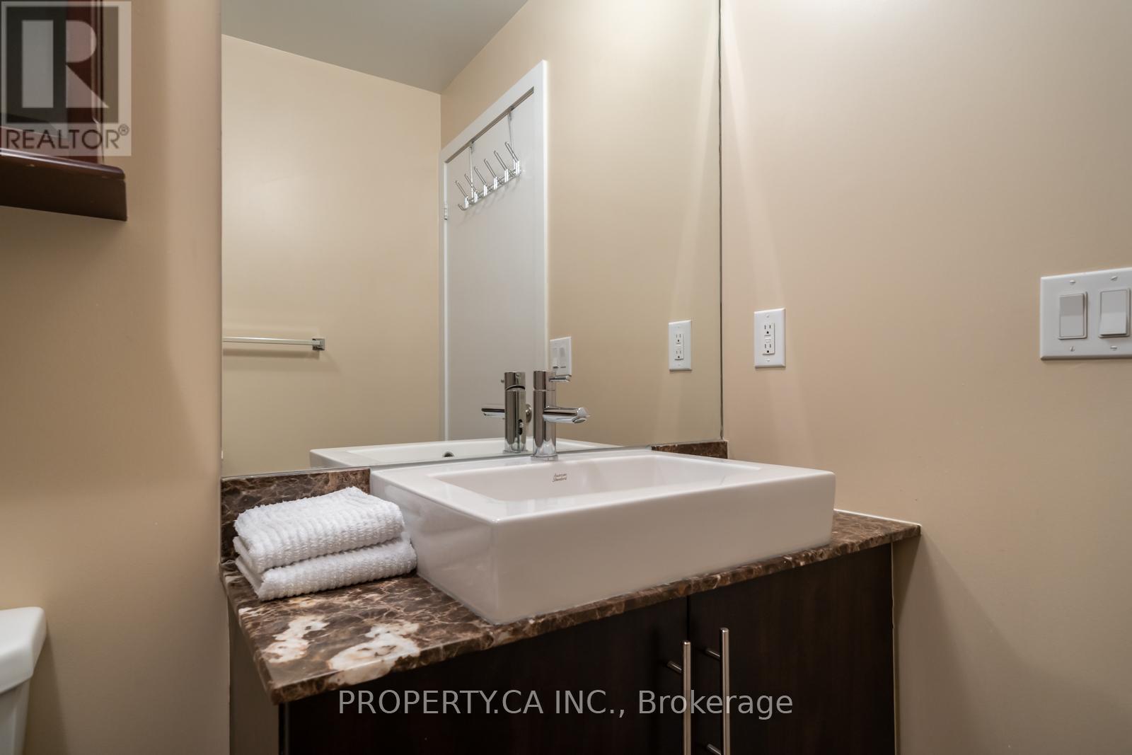 2205 - 55 Bremner Boulevard, Toronto, Ontario  M5J 0A6 - Photo 10 - C12180092