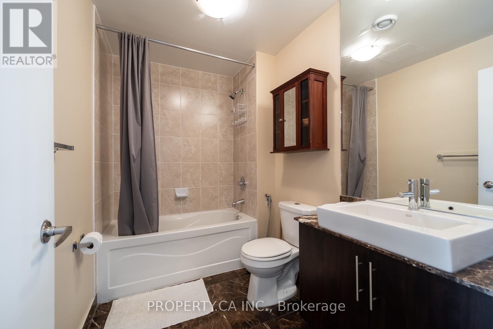 2205 - 55 Bremner Boulevard, Toronto, Ontario  M5J 0A6 - Photo 11 - C12180092