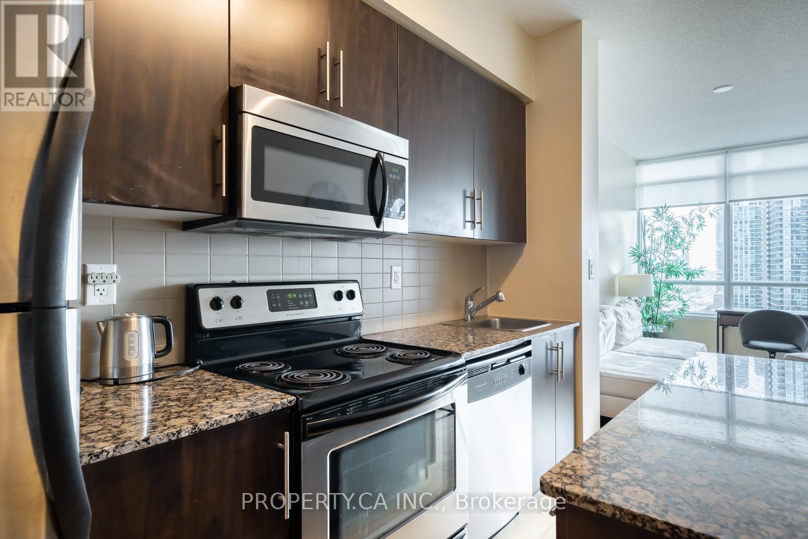 2205 - 55 Bremner Boulevard, Toronto, Ontario  M5J 0A6 - Photo 4 - C12180092