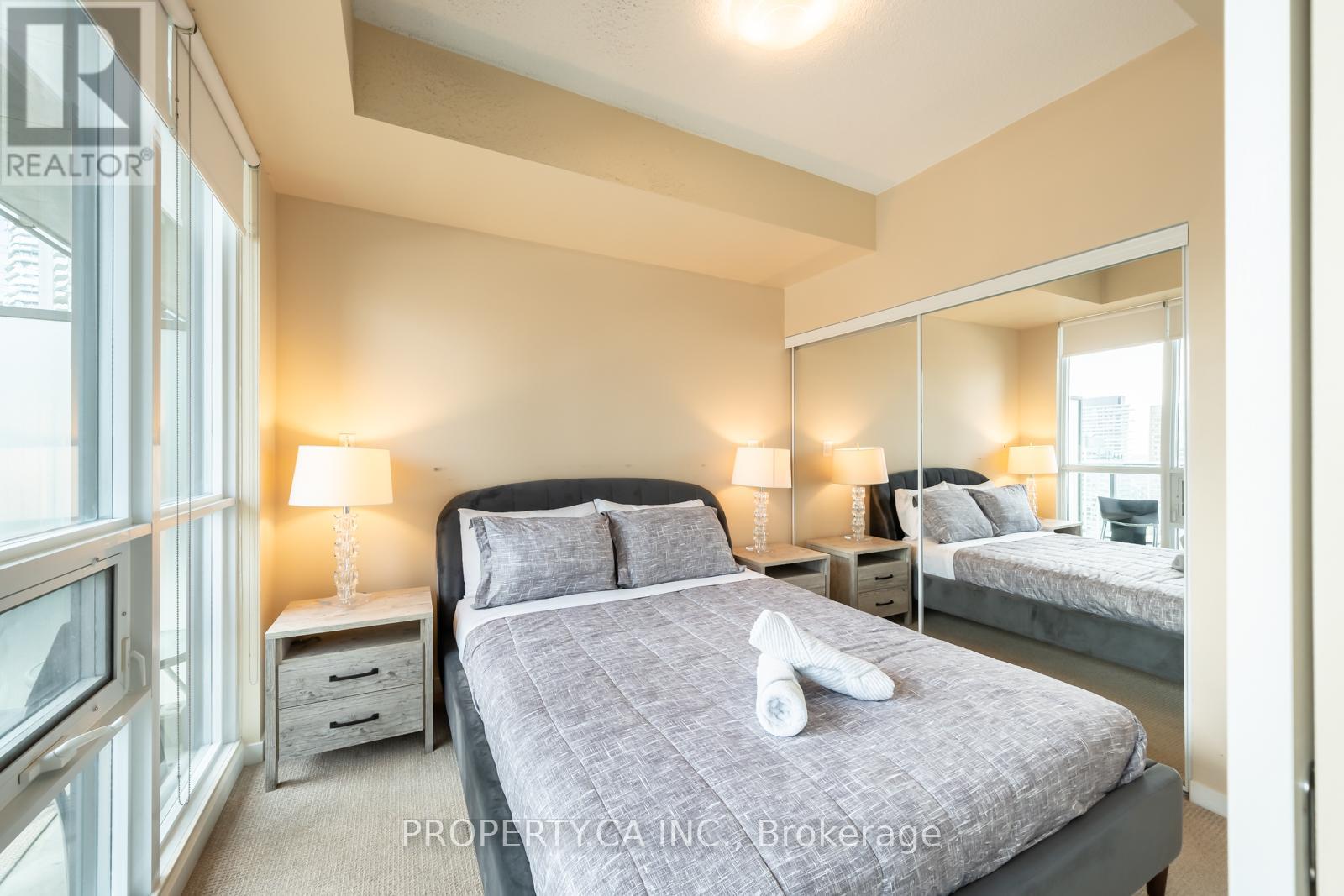 2205 - 55 Bremner Boulevard, Toronto, Ontario  M5J 0A6 - Photo 9 - C12180092