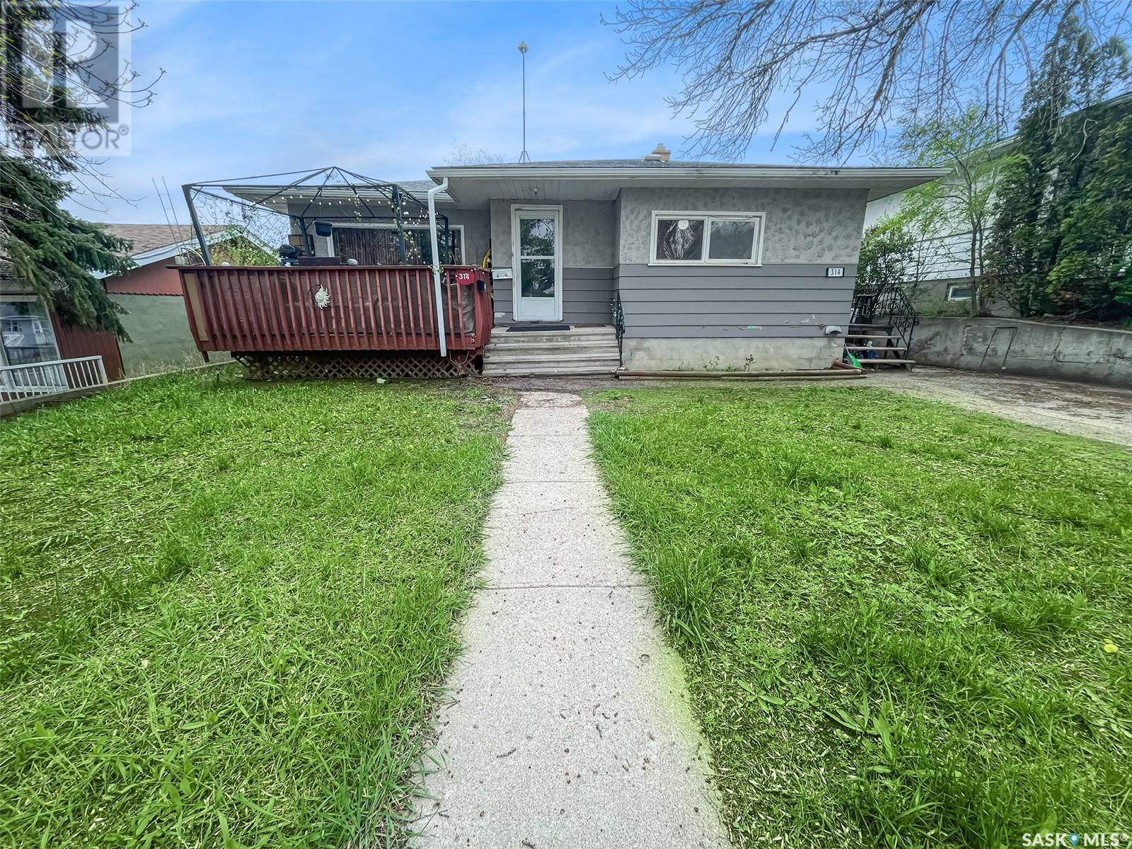 Property at 314 10th AVENUE NW image 1