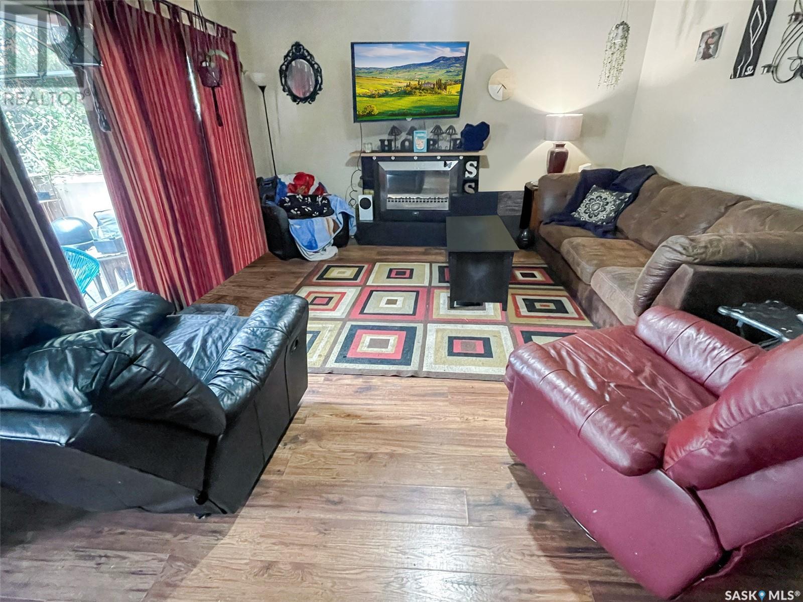 314 10th Avenue Nw, Swift Current, Saskatchewan  S9H 1B6 - Photo 3 - SK007507