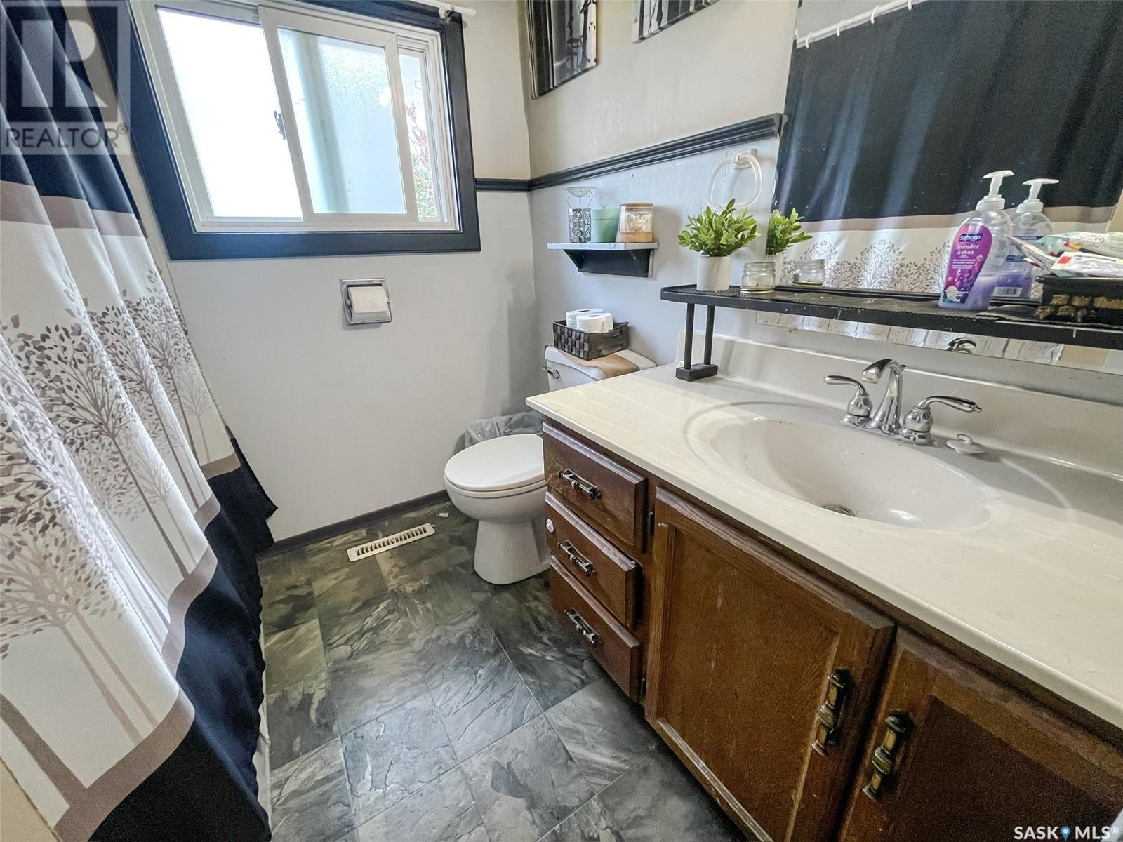 314 10th Avenue Nw, Swift Current, Saskatchewan  S9H 1B6 - Photo 8 - SK007507
