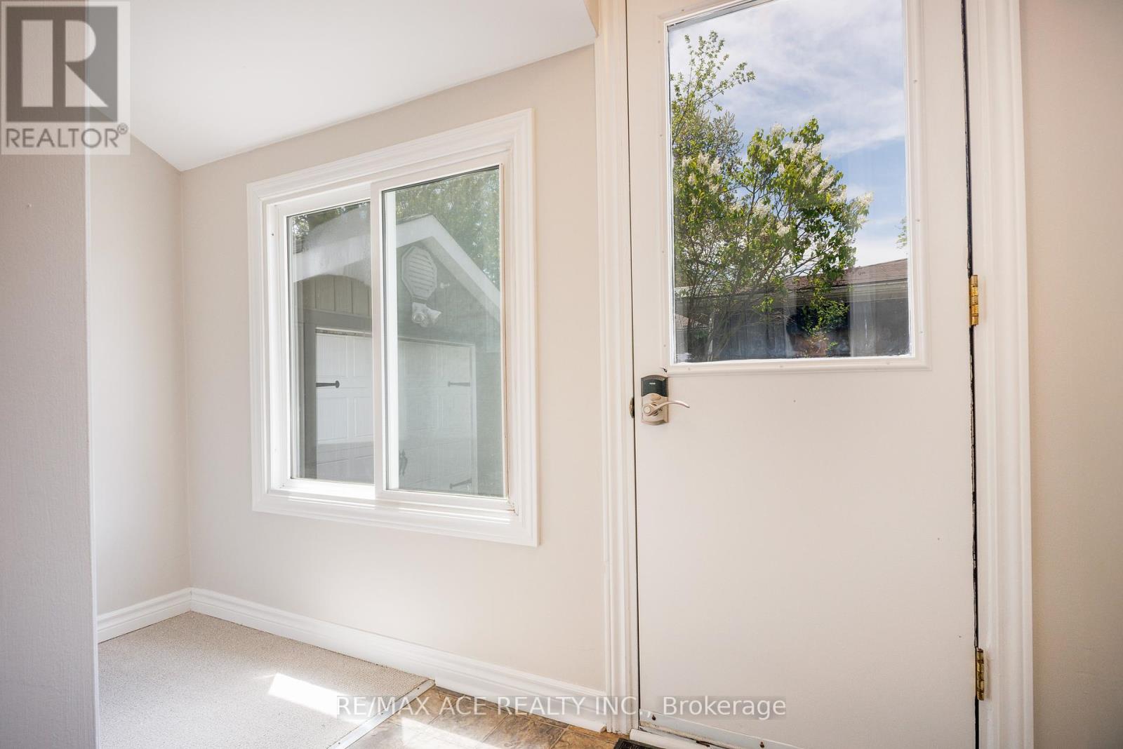 327 Dyson Road, Pickering, Ontario  L1W 2N1 - Photo 5 - E12180088