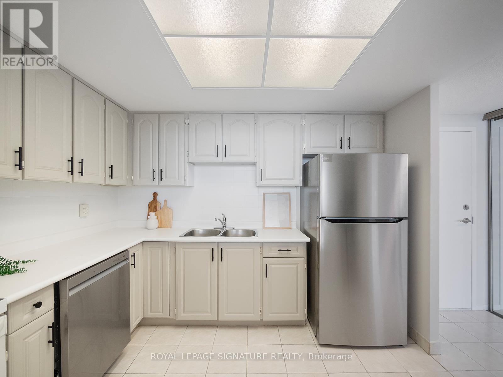 908 - 20 Dean Park Road, Toronto, Ontario  M1B 3G9 - Photo 3 - E12180109