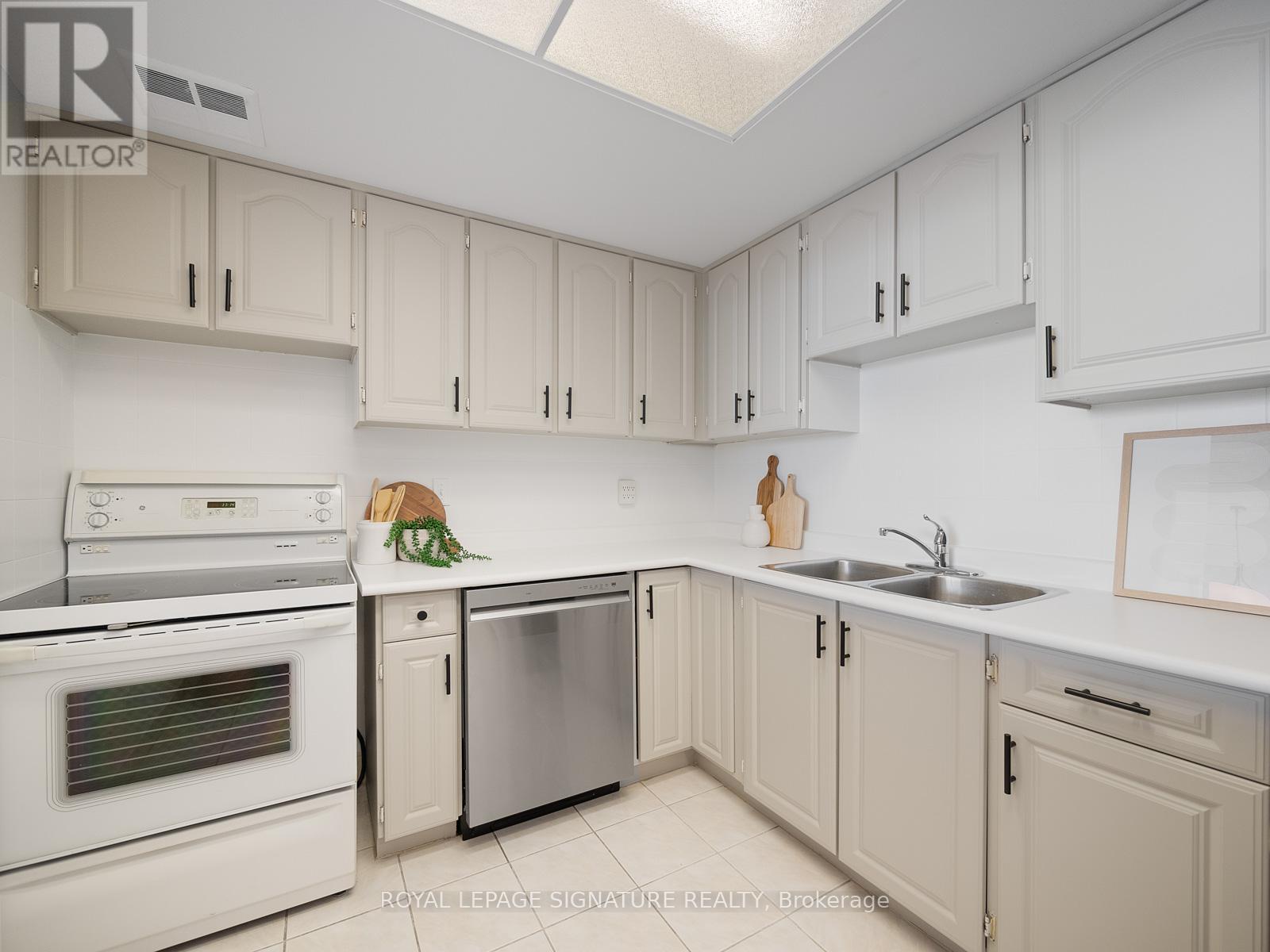 908 - 20 Dean Park Road, Toronto, Ontario  M1B 3G9 - Photo 4 - E12180109