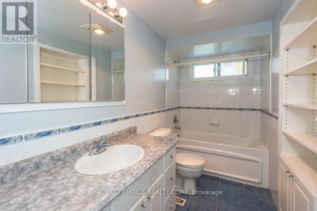 11 Emily Carr Street, Markham (Unionville), Ontario  L3R 2K3 - Photo 18 - N12180046