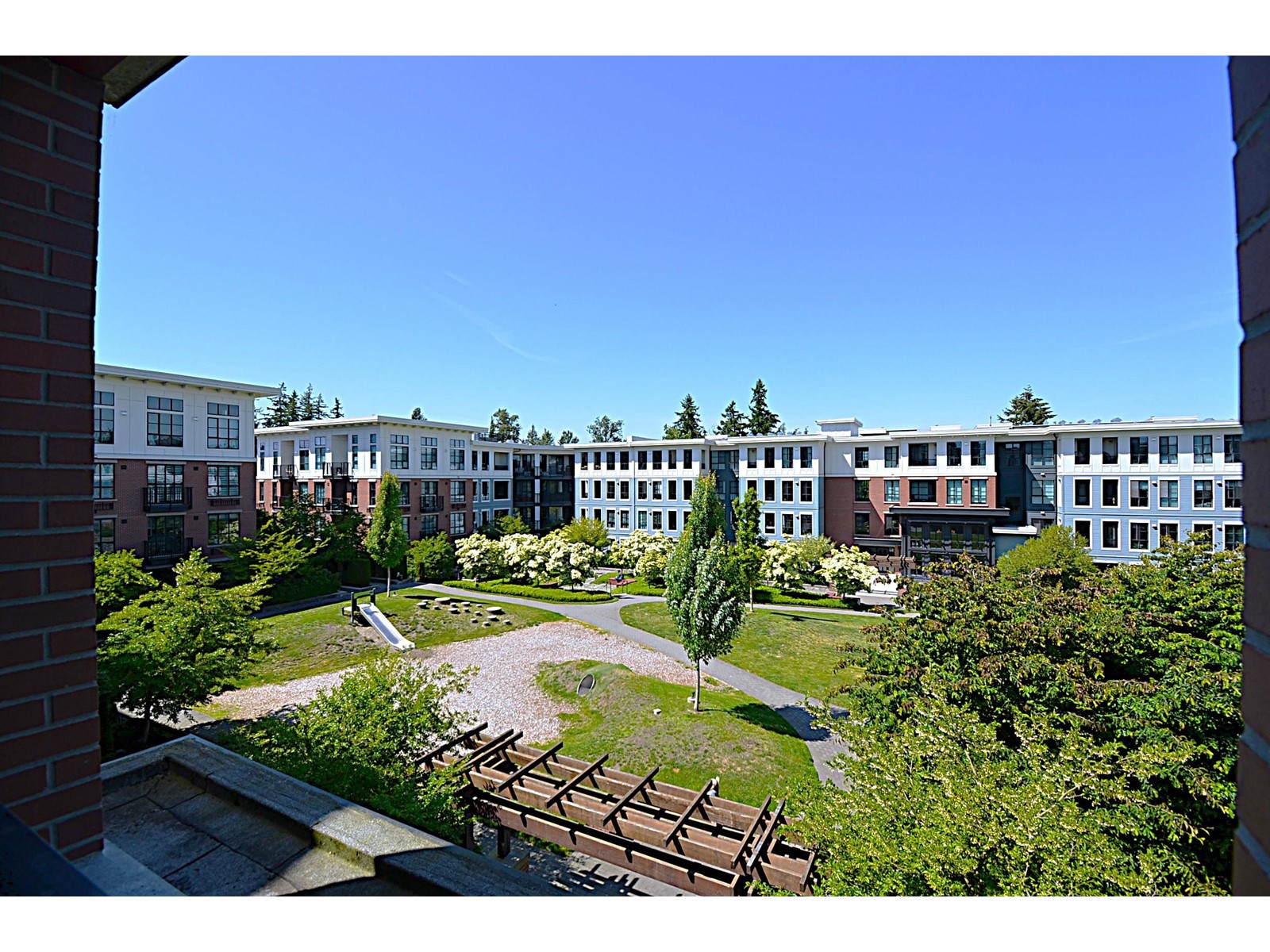 331 15137 33 Avenue, Surrey, British Columbia  V3Z 0Y1 - Photo 2 - R3007677