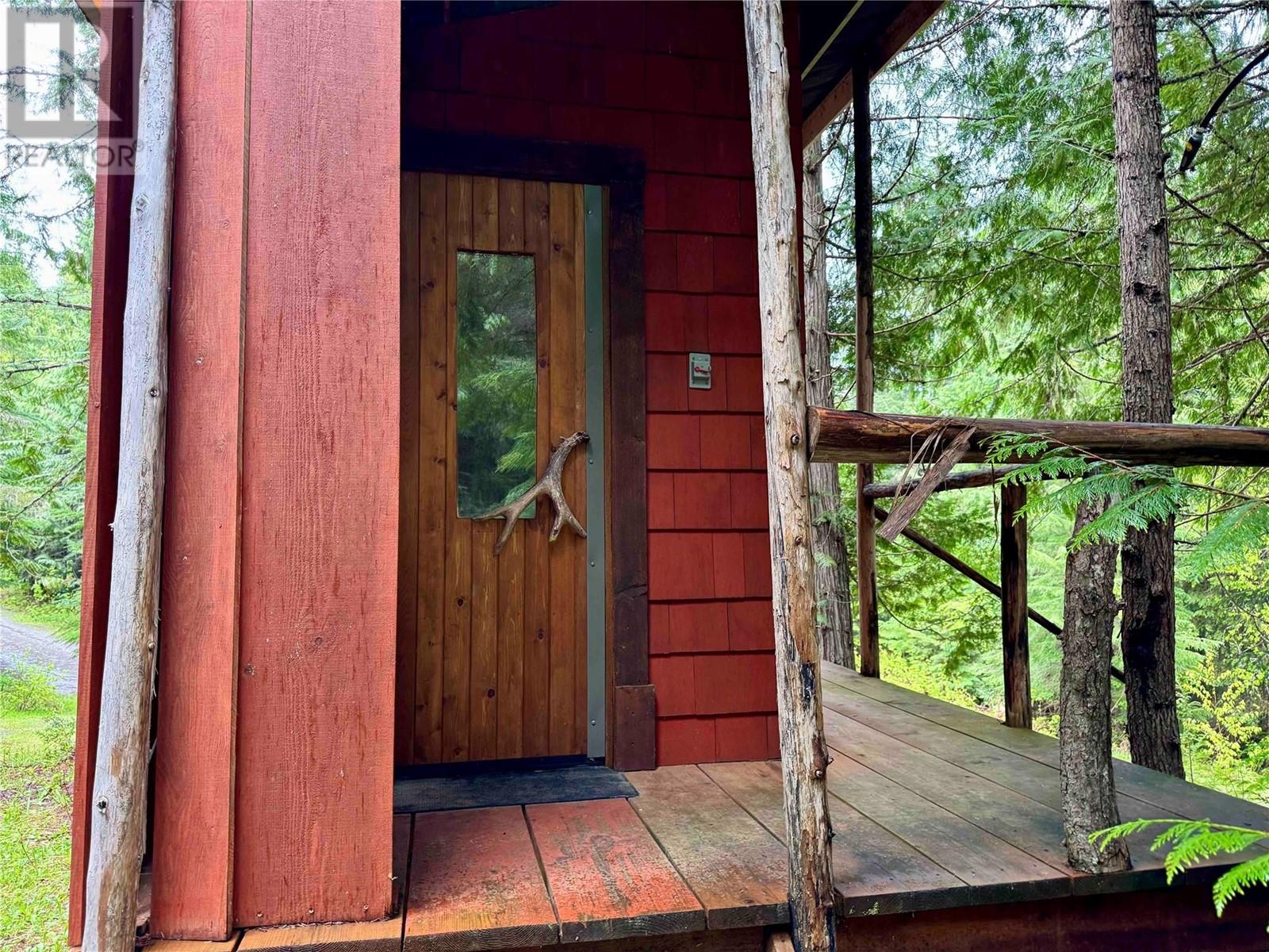 6610 6 Highway, Ymir, BC V0G2K0