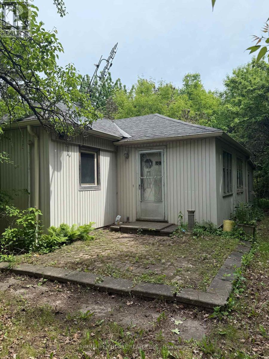 31 MAPLE BUSH AVENUE, Toronto, Ontario