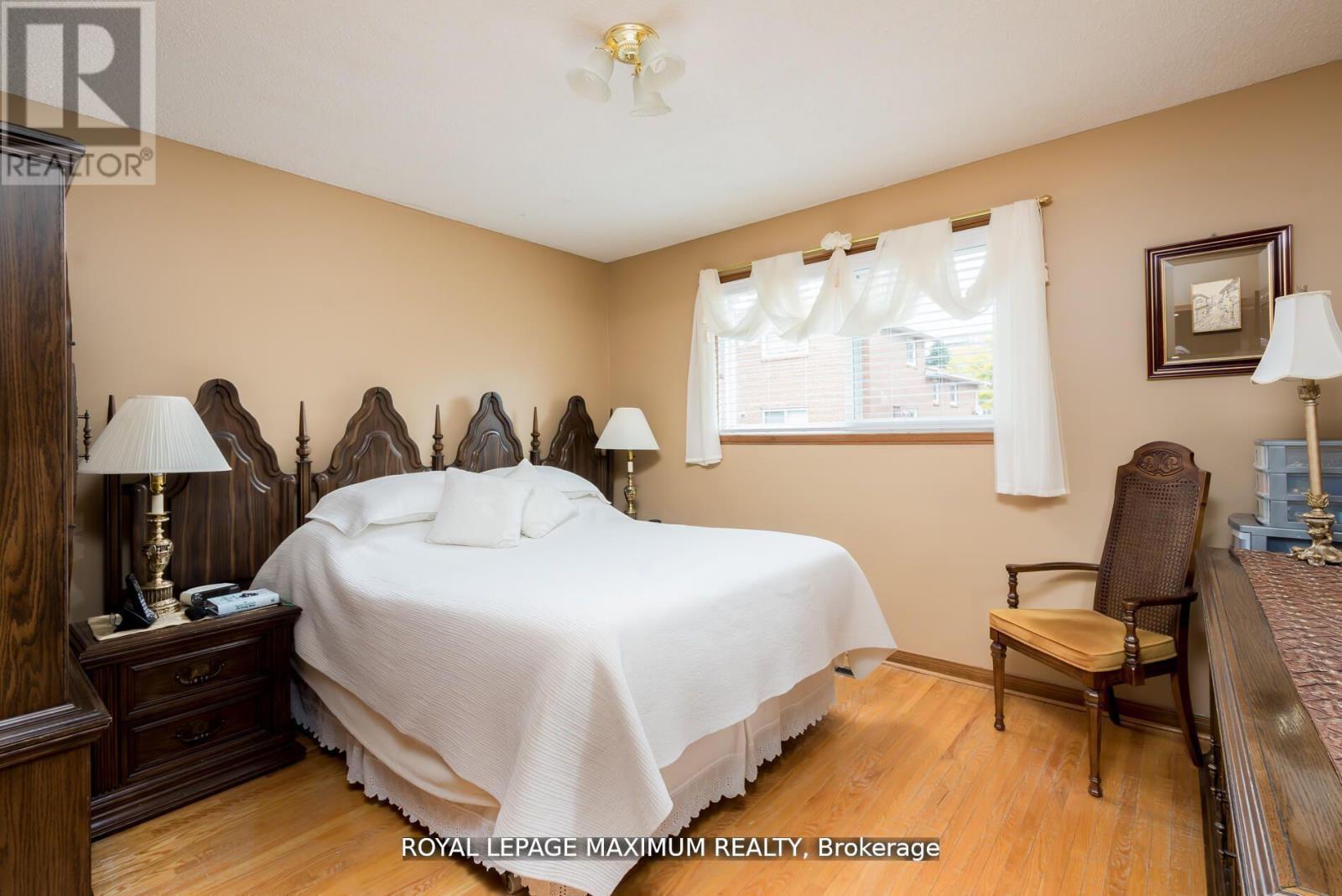 44 Flagstick Court, Toronto, Ontario  M3J 3B8 - Photo 15 - W12180083