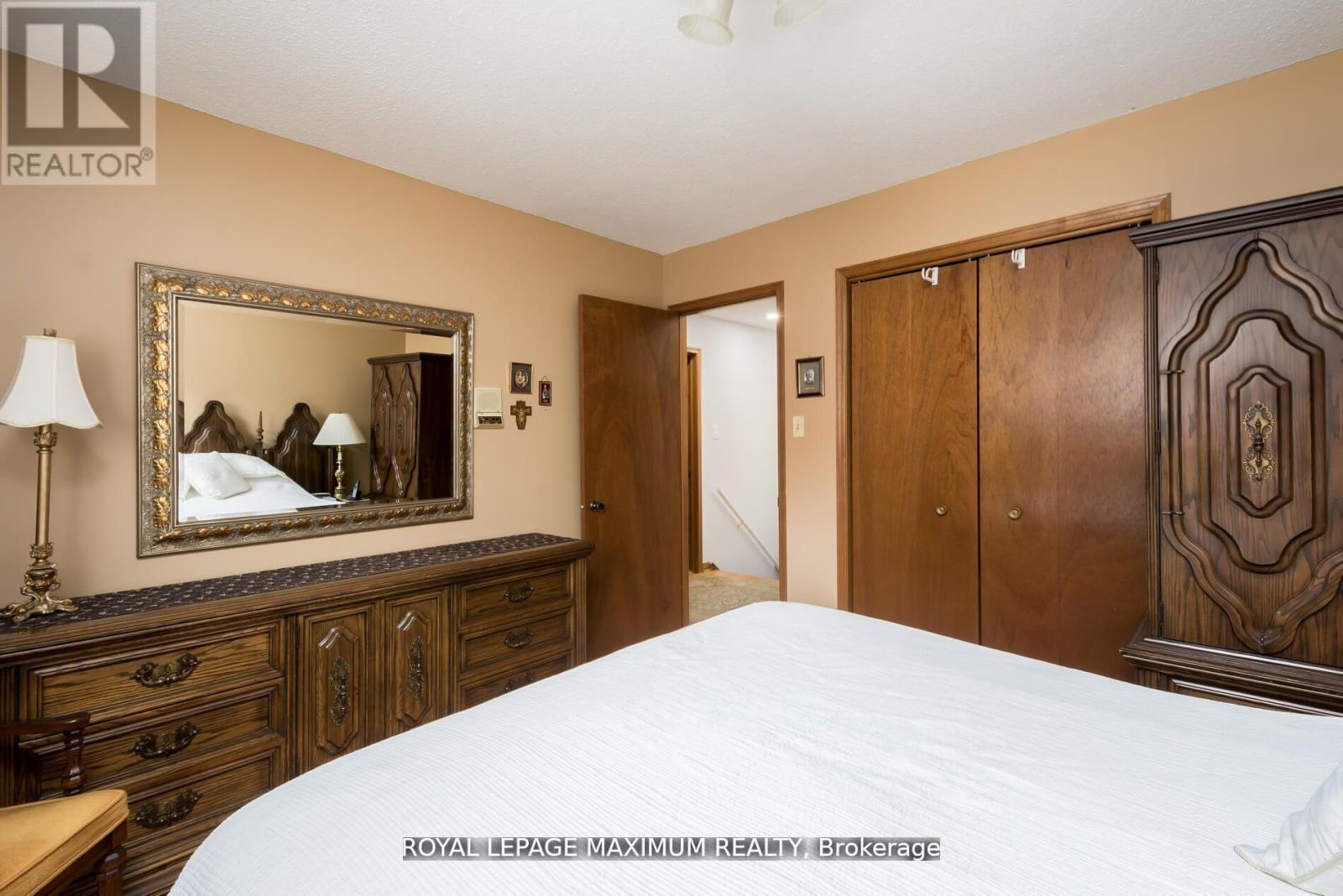 44 Flagstick Court, Toronto, Ontario  M3J 3B8 - Photo 16 - W12180083