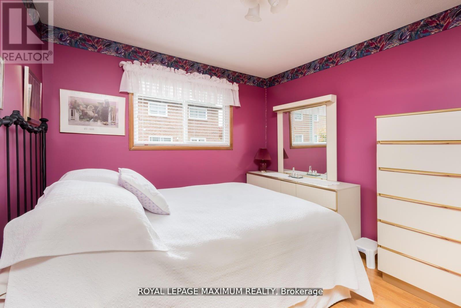 44 Flagstick Court, Toronto, Ontario  M3J 3B8 - Photo 17 - W12180083