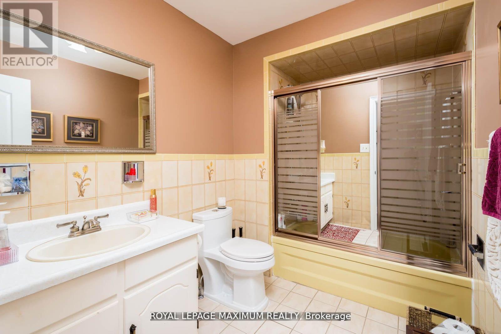 44 Flagstick Court, Toronto, Ontario  M3J 3B8 - Photo 22 - W12180083