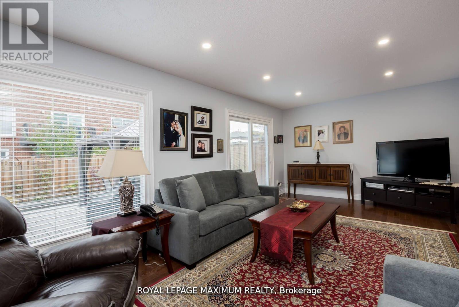 44 Flagstick Court, Toronto, Ontario  M3J 3B8 - Photo 25 - W12180083
