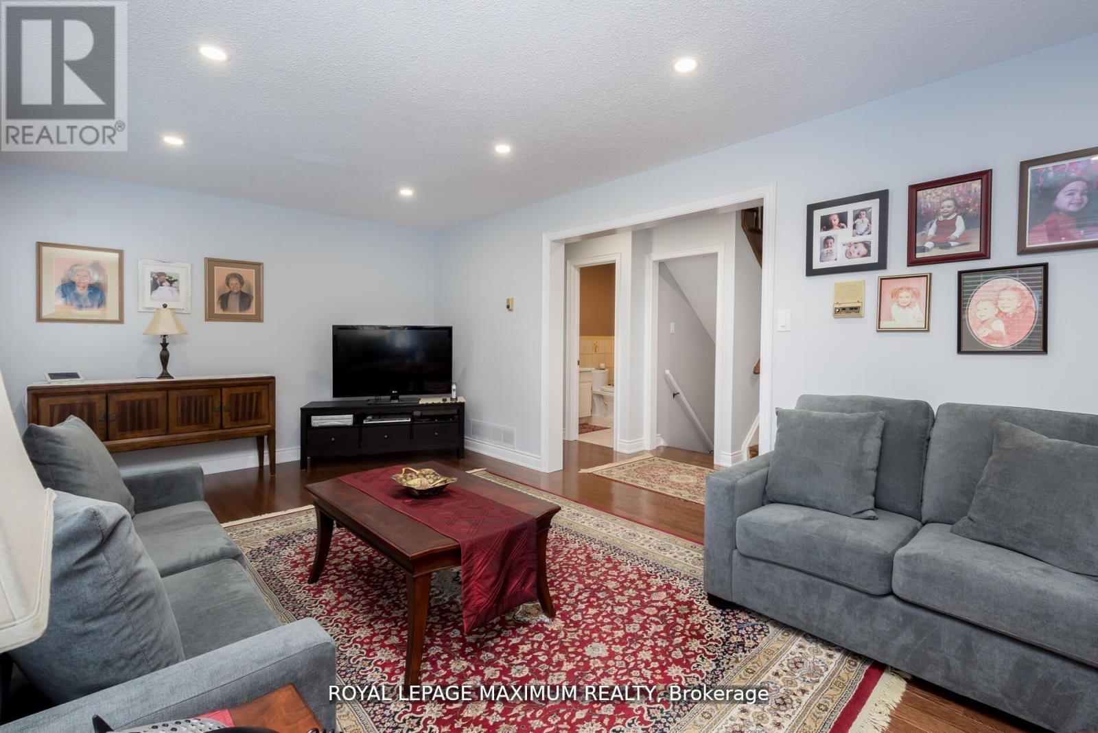 44 Flagstick Court, Toronto, Ontario  M3J 3B8 - Photo 26 - W12180083