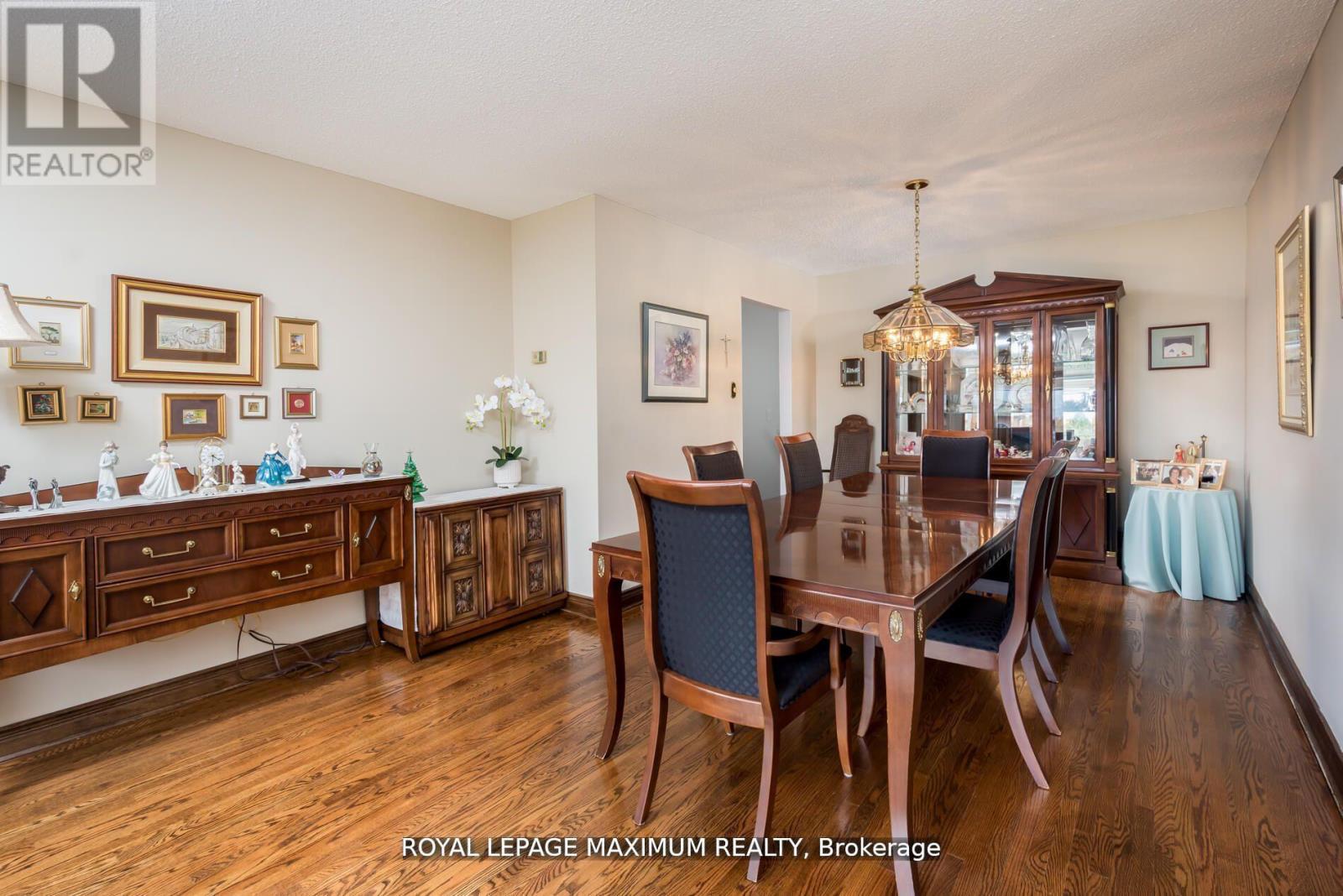 44 Flagstick Court, Toronto (York University Heights), Ontario  M3J 3B8 - Photo 8 - W12180083