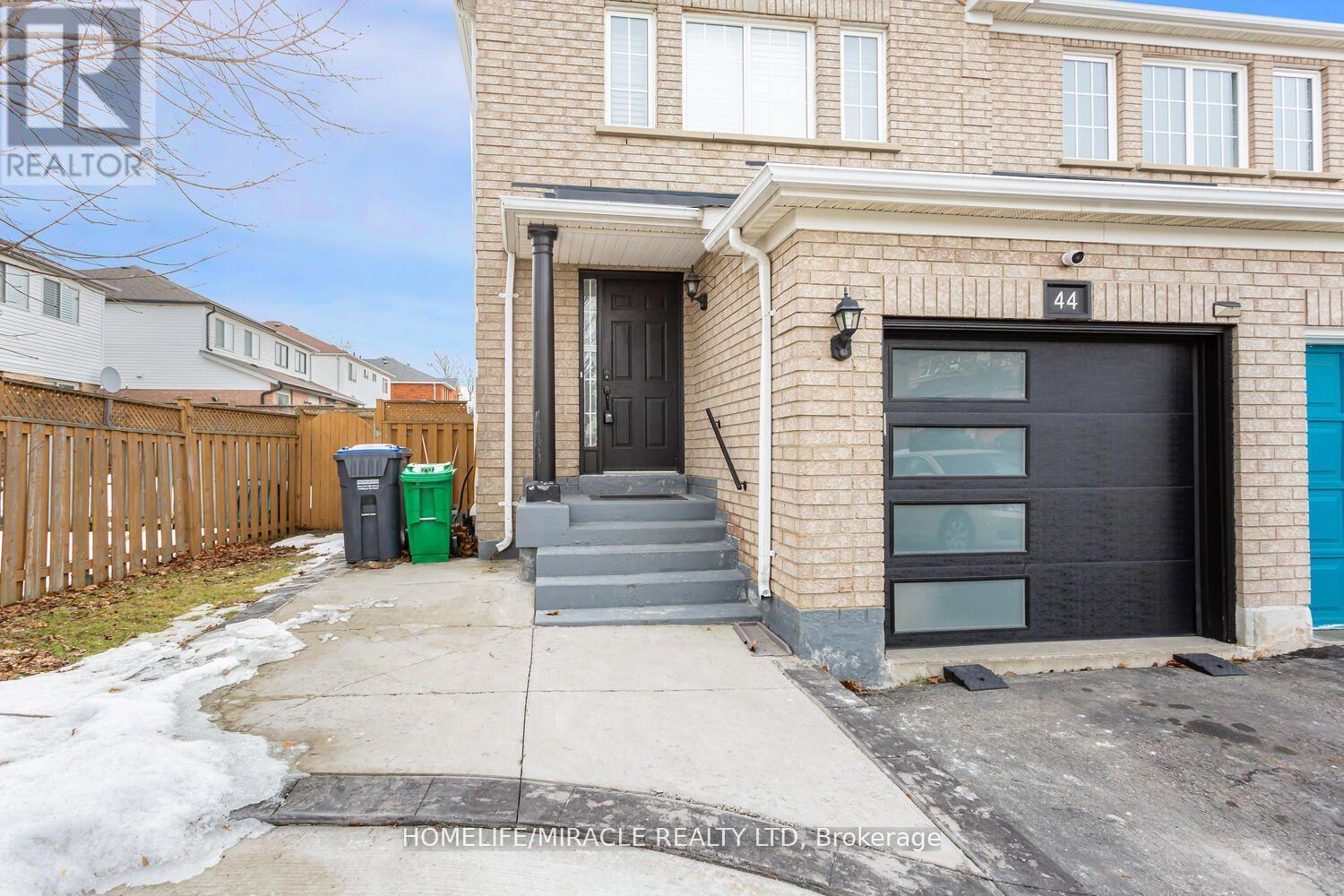 44 Needlewood Lane, Brampton, Ontario  L6R 2N3 - Photo 2 - W12180090