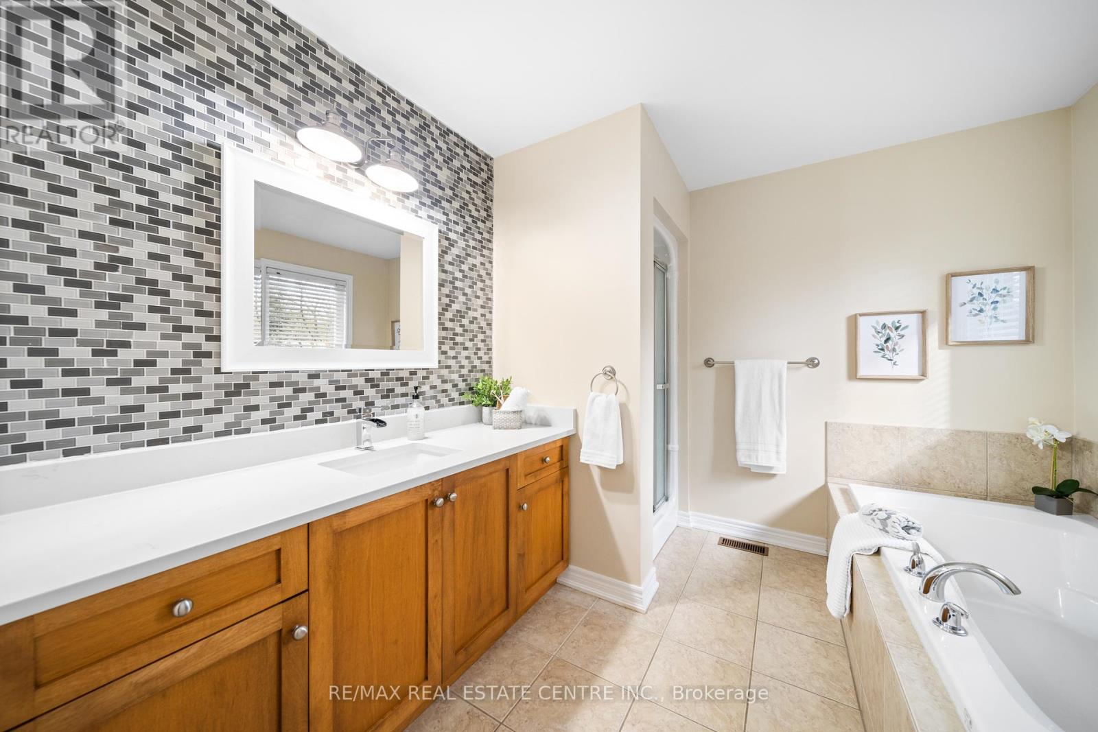 5449 Valleyhigh Drive, Burlington (Orchard), Ontario  L7L 6Z6 - Photo 34 - W12180096