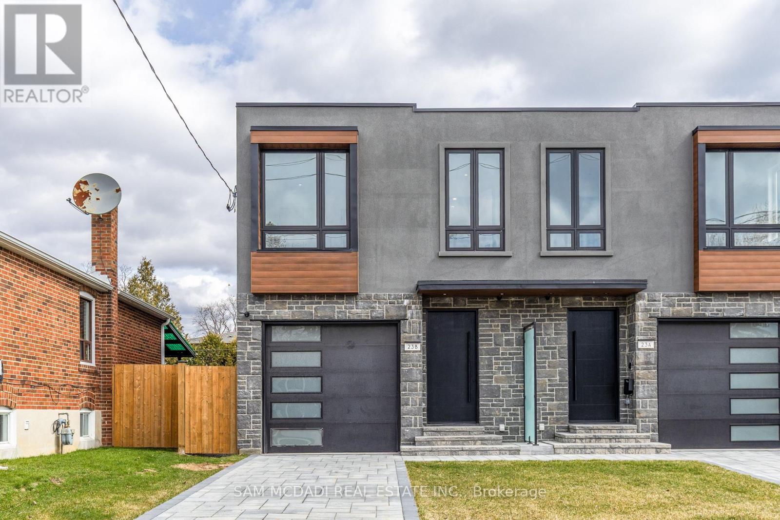 23b Maple Avenue N, Mississauga, Ontario  L5H 2S1 - Photo 2 - W12180113