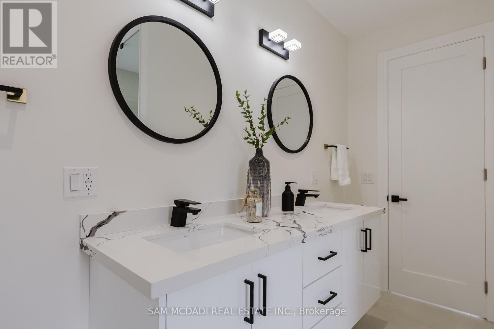 23b Maple Avenue N, Mississauga, Ontario  L5H 2S1 - Photo 25 - W12180113