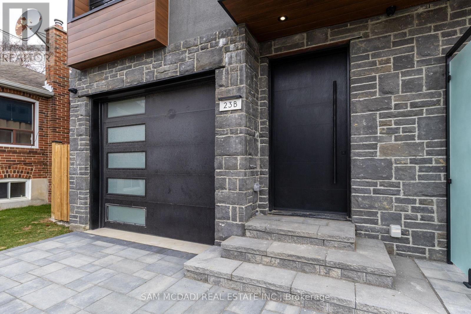 23b Maple Avenue N, Mississauga, Ontario  L5H 2S1 - Photo 3 - W12180113