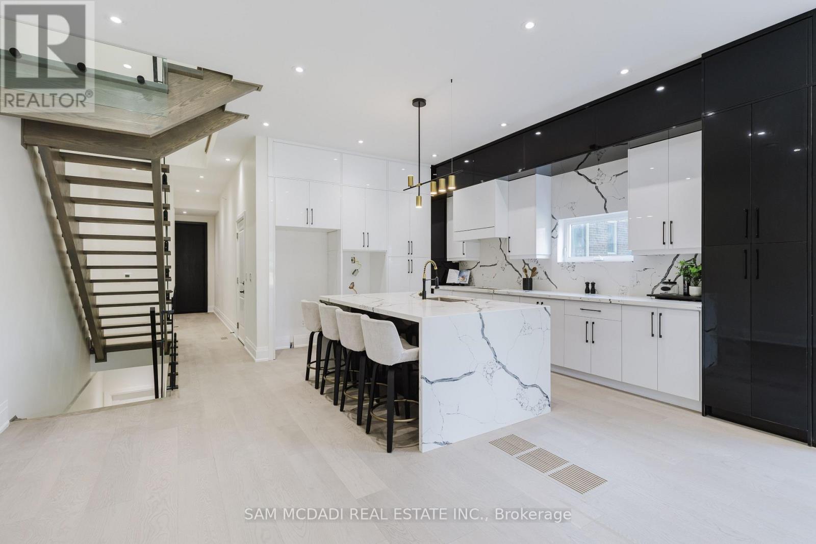 23b Maple Avenue N, Mississauga, Ontario  L5H 2S1 - Photo 5 - W12180113