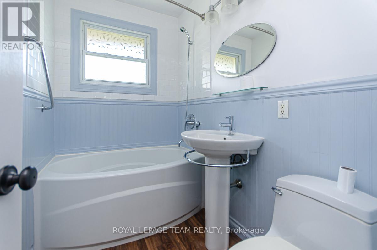16 Brook Lane, Ottawa, Ontario  K2G 1R9 - Photo 14 - X12180117