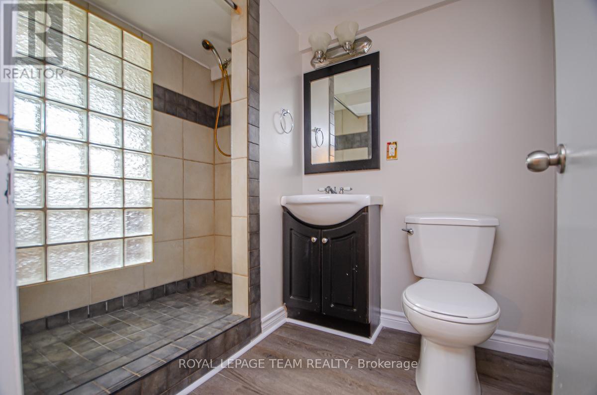 16 Brook Lane, Ottawa, Ontario  K2G 1R9 - Photo 18 - X12180117