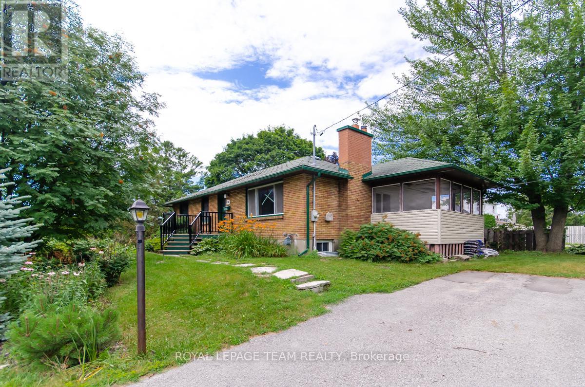 16 Brook Lane, Ottawa, Ontario  K2G 1R9 - Photo 2 - X12180117