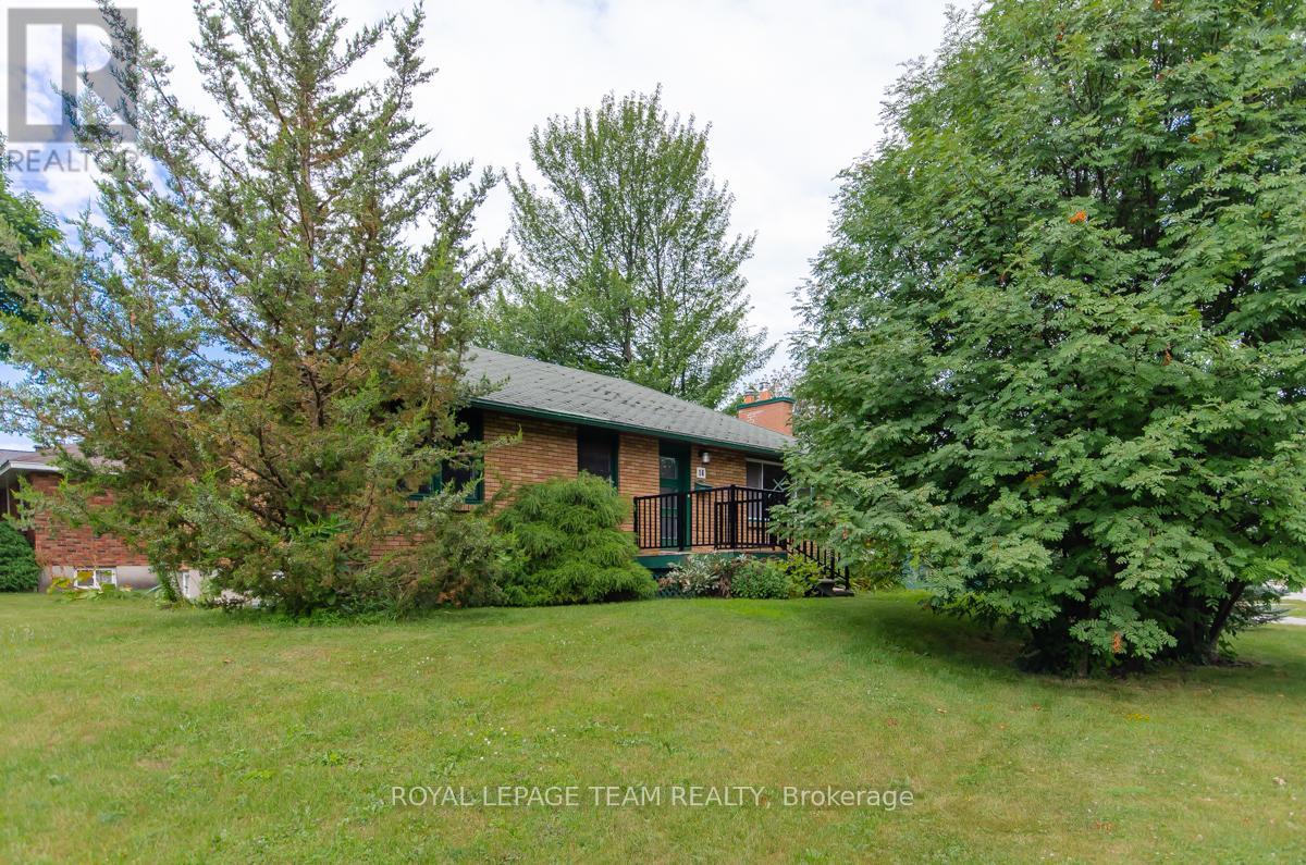 16 Brook Lane, Ottawa, Ontario  K2G 1R9 - Photo 4 - X12180117