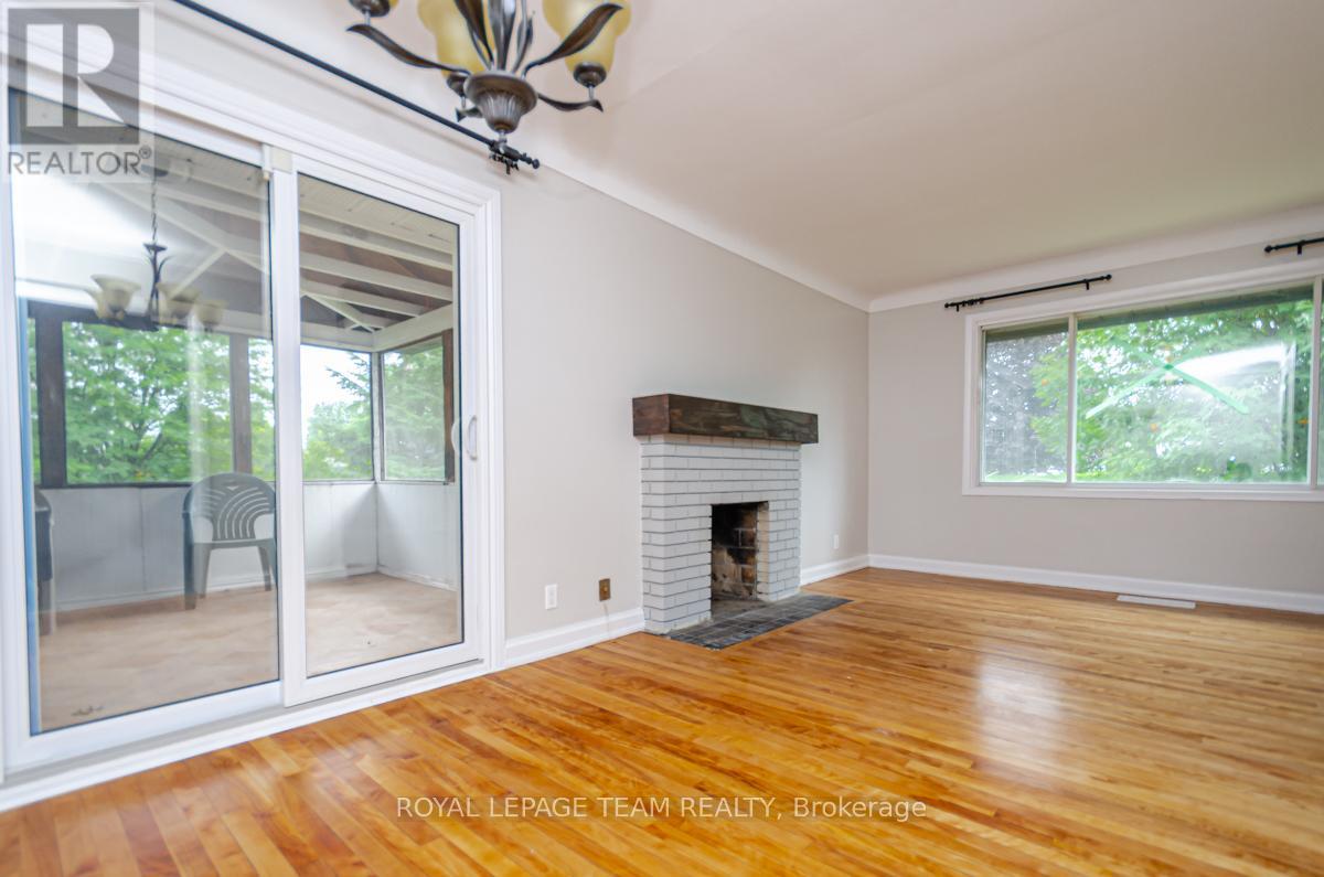 16 Brook Lane, Ottawa, Ontario  K2G 1R9 - Photo 8 - X12180117