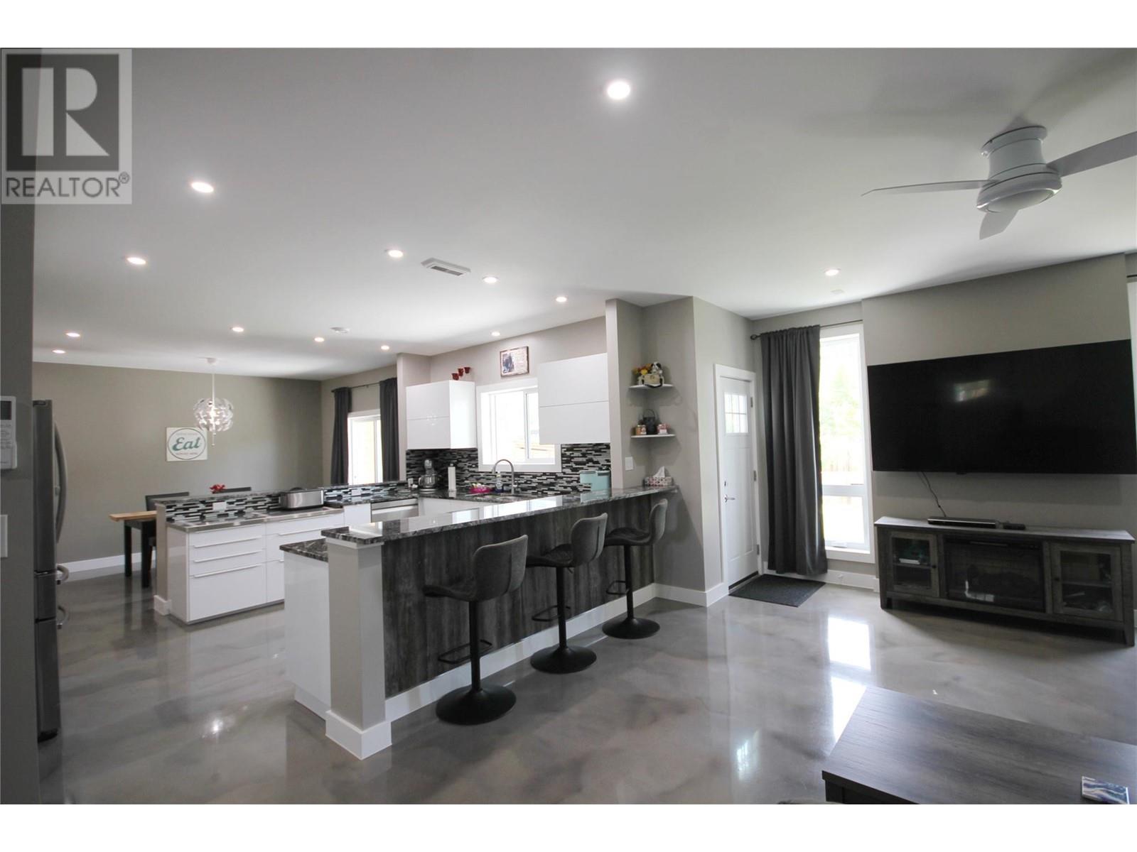 174 Crown Crescent, Vernon, British Columbia  V1H 2C3 - Photo 8 - 10342612