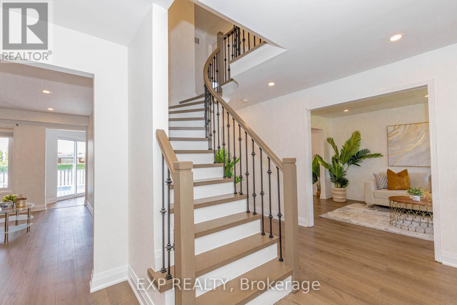 33 Meaghan Street, Hamilton, Ontario  L8B 0H5 - Photo 6 - X12180066