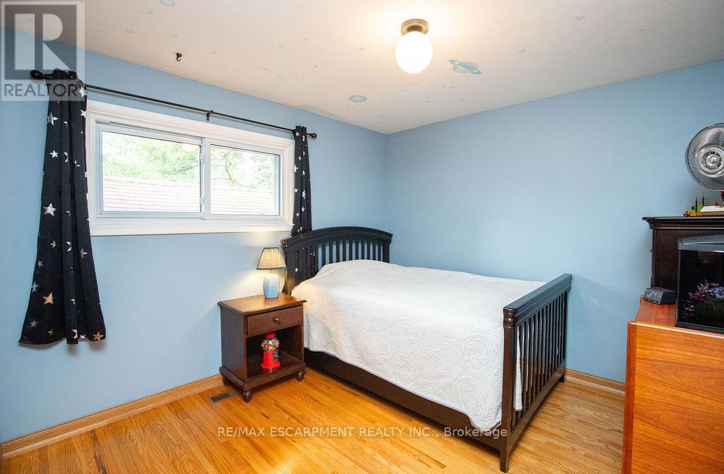 607 7th Avenue, Hamilton, Ontario  L8V 1Y6 - Photo 18 - X12180086