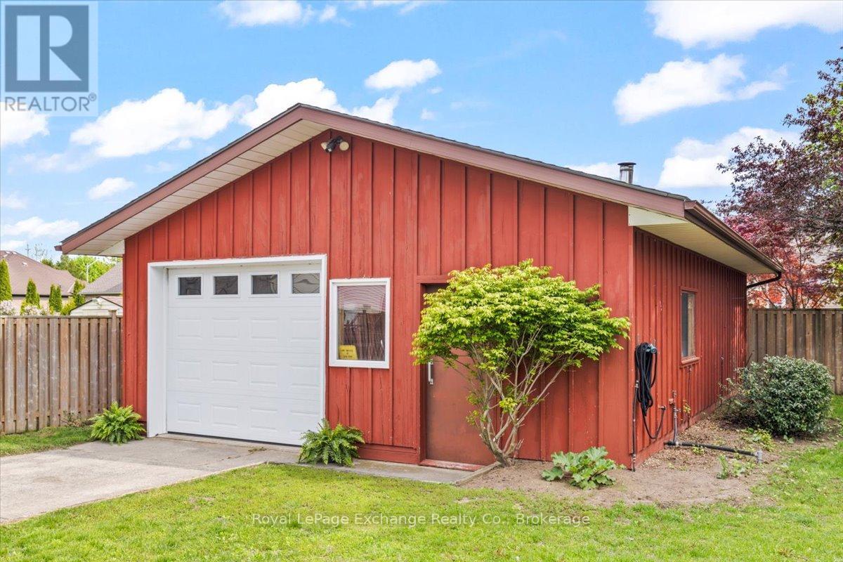 447 Falconer Street, Saugeen Shores, Ontario  N0H 2C2 - Photo 24 - X12178783