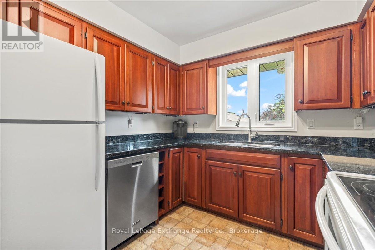 447 Falconer Street, Saugeen Shores, Ontario  N0H 2C2 - Photo 11 - X12178783