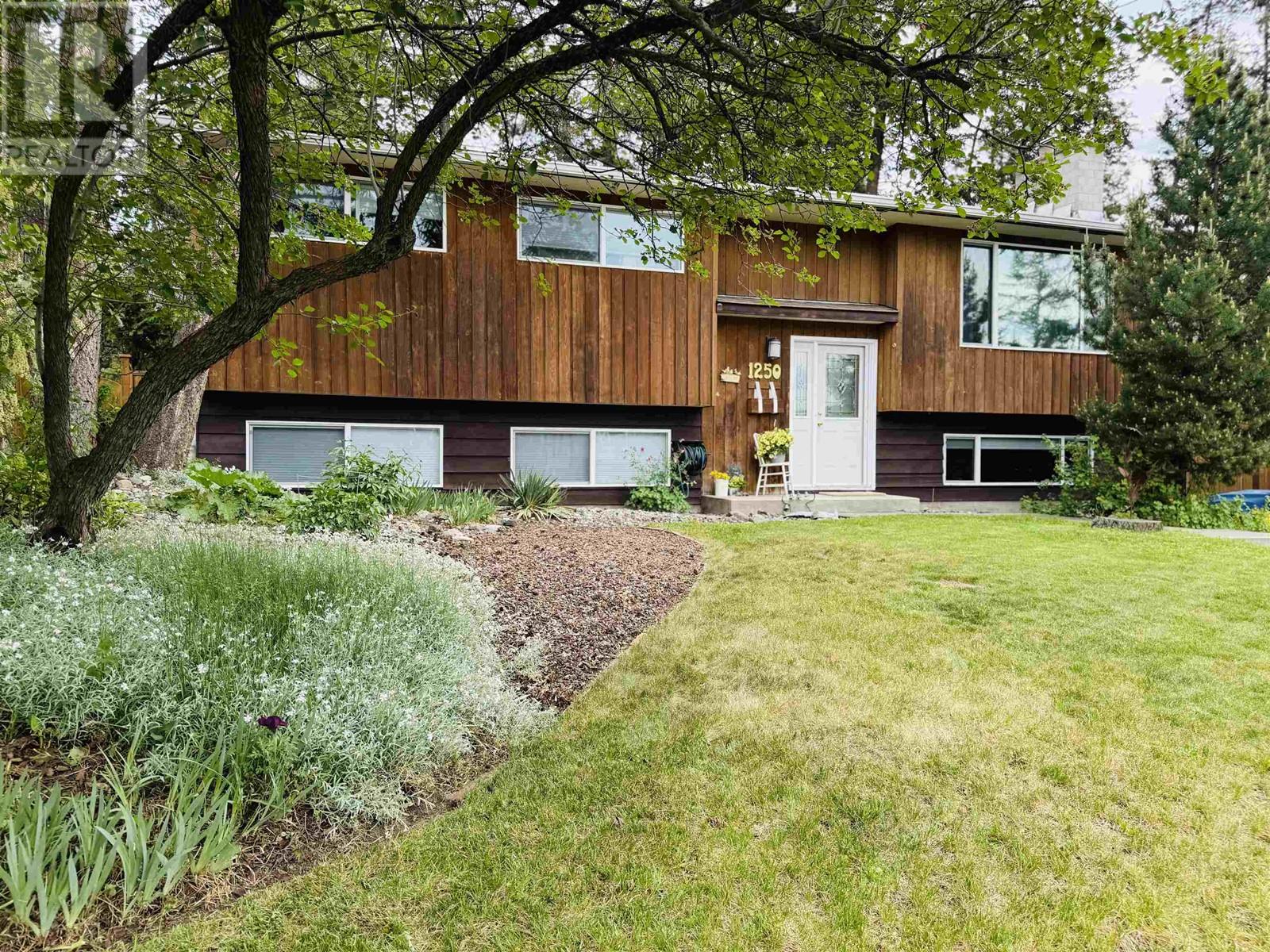 Property at 1250 N ELEVENTH AVENUE image 2