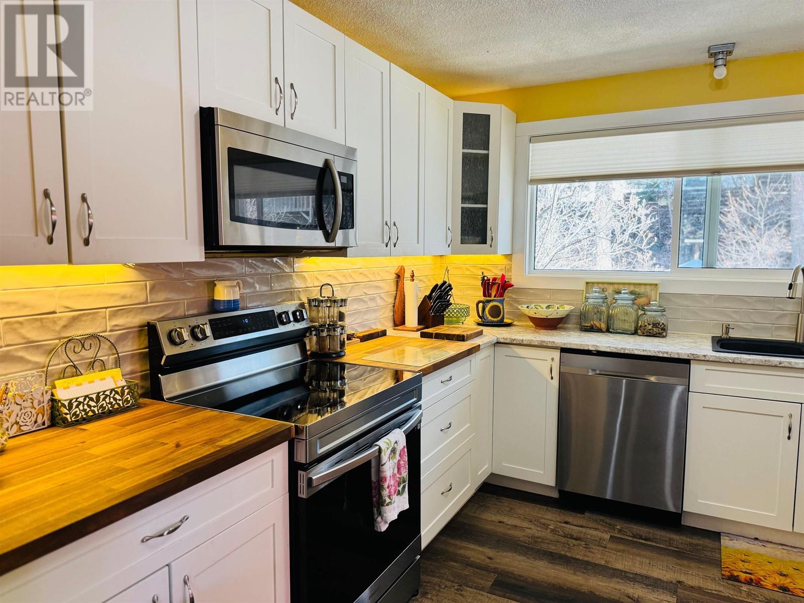 Property at 1250 N ELEVENTH AVENUE image 5