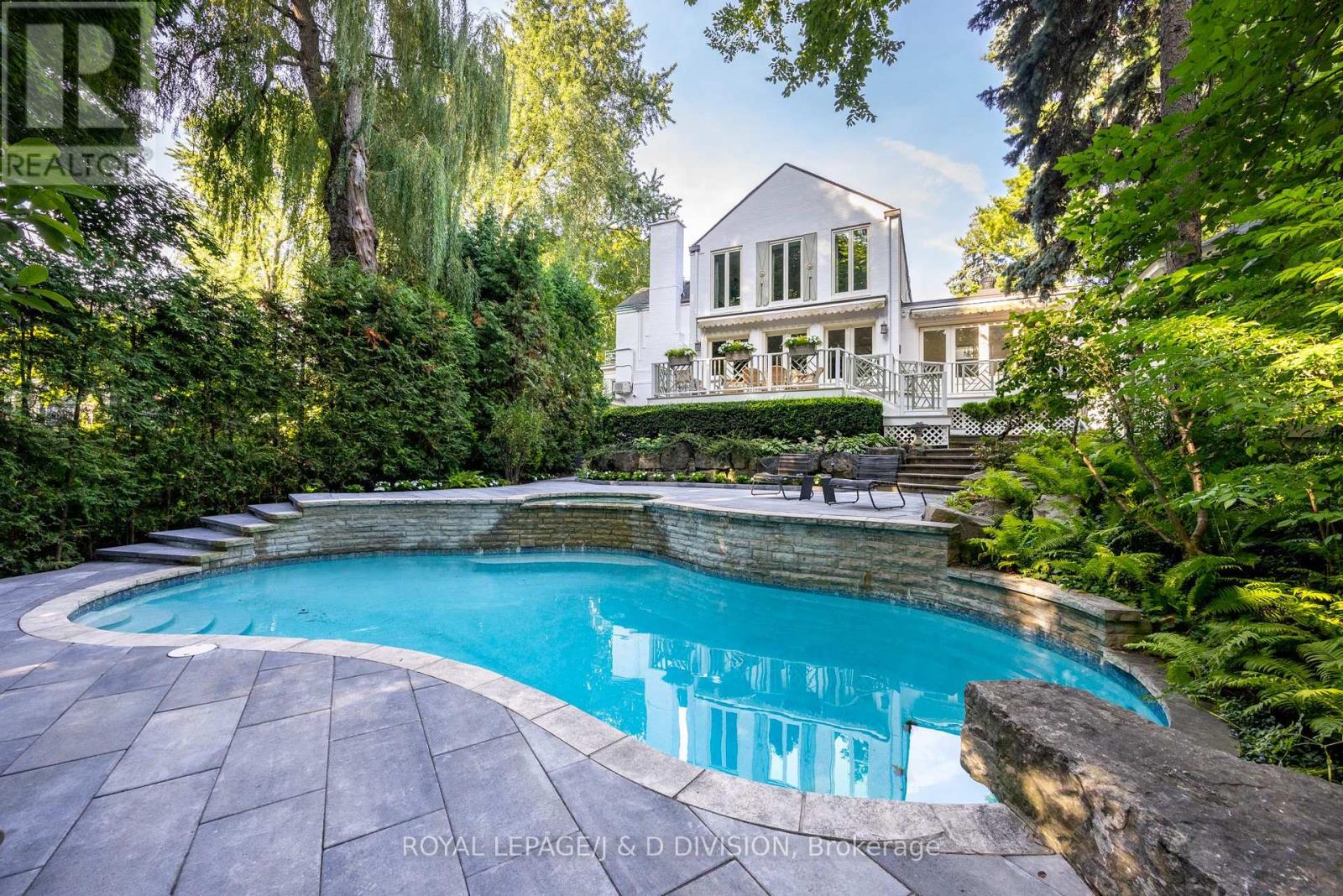 12 Forest Glen Crescent, Toronto, Ontario  M4N 2E8 - Photo 3 - C12176515