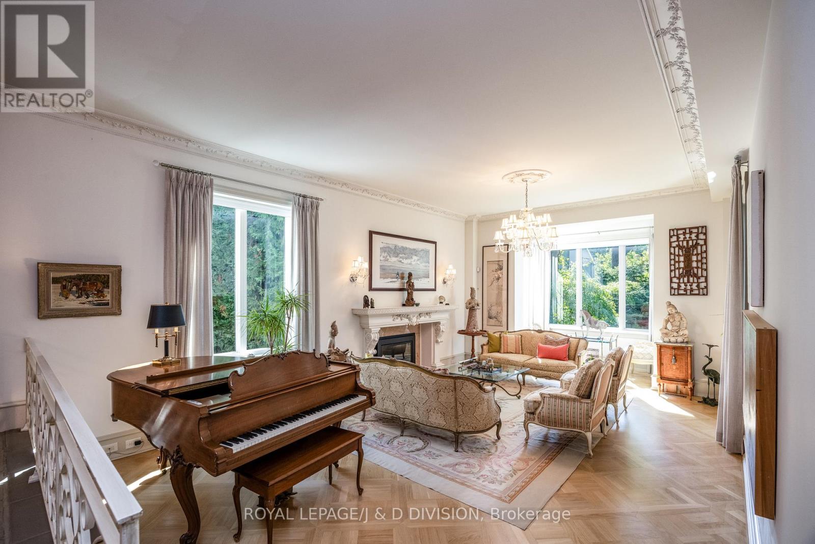 12 Forest Glen Crescent, Toronto, Ontario  M4N 2E8 - Photo 4 - C12176515