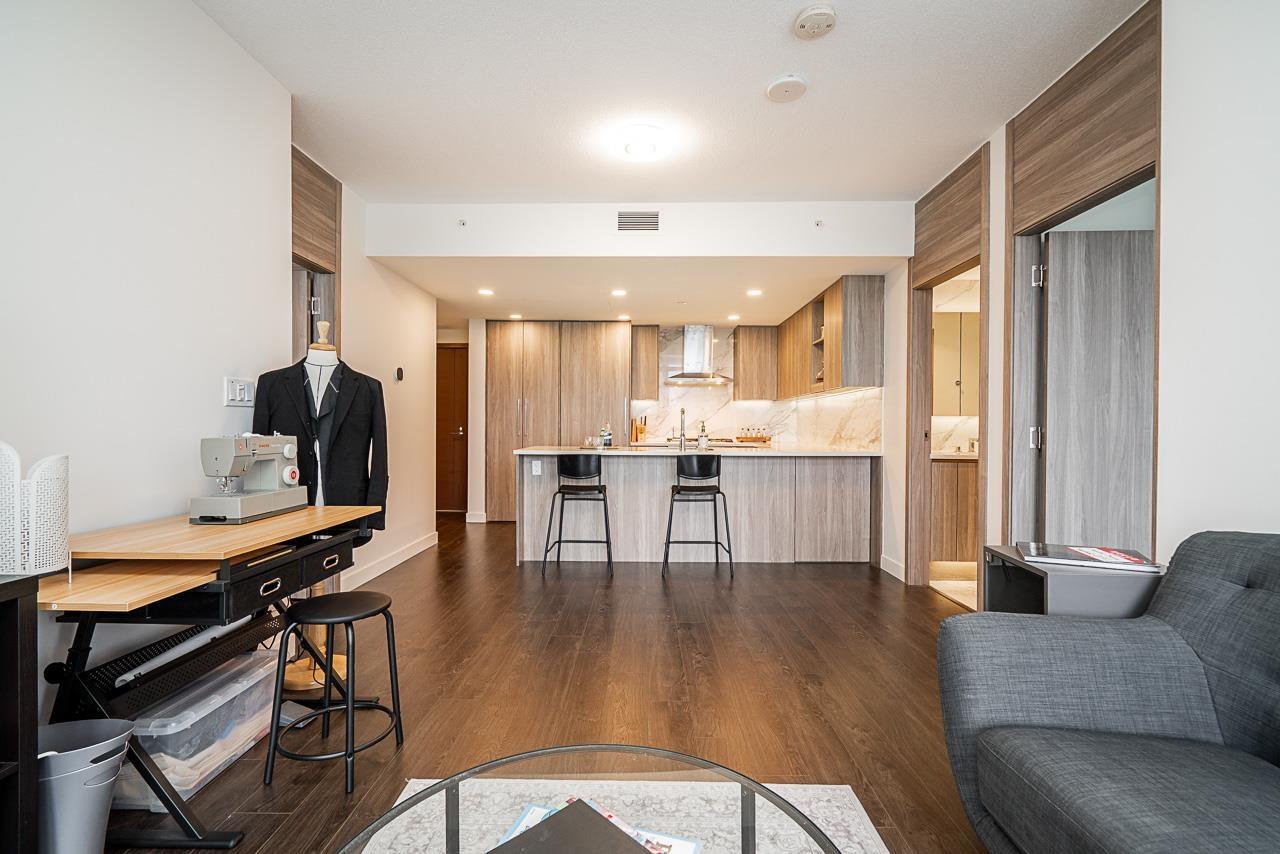 903 9887 WHALLEY BOULEVARD, surrey, British Columbia