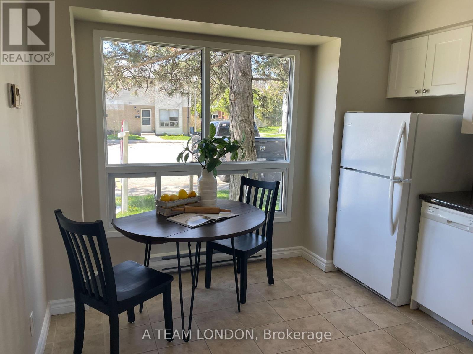 36 - 355 Sandringham Crescent, London South, Ontario  N6C 5K3 - Photo 7 - X12138288