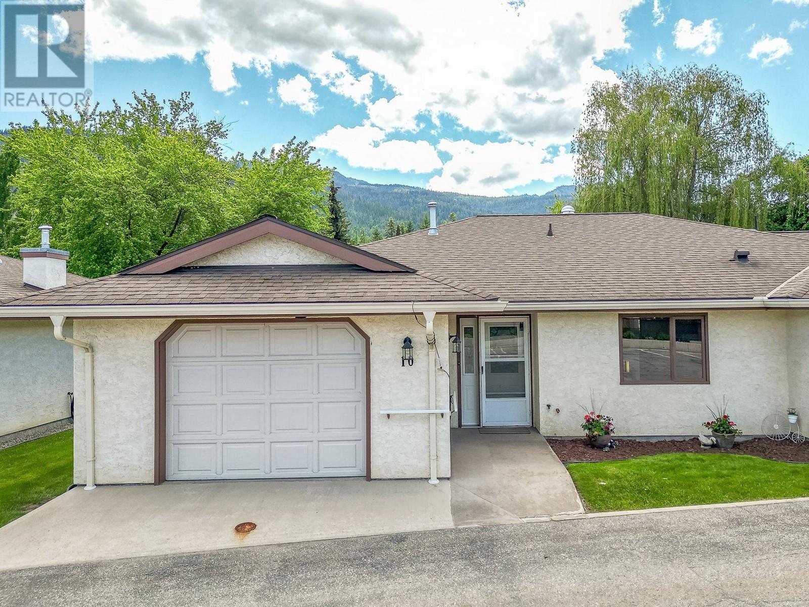 151 8 Avenue SW Unit# 10, salmon arm, British Columbia
