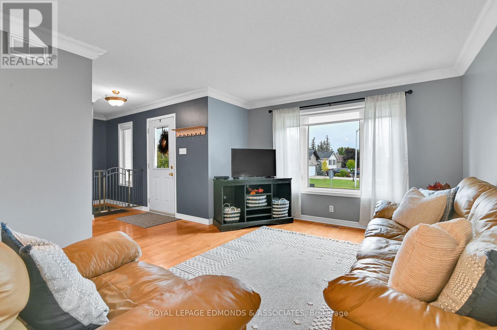91 Haramis Drive, Renfrew, Ontario  K7V 4M4 - Photo 5 - X12180193