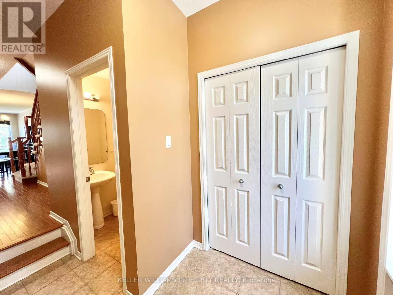 141 Gatespark Private, Ottawa, Ontario  K2T 1K9 - Photo 3 - X12180183