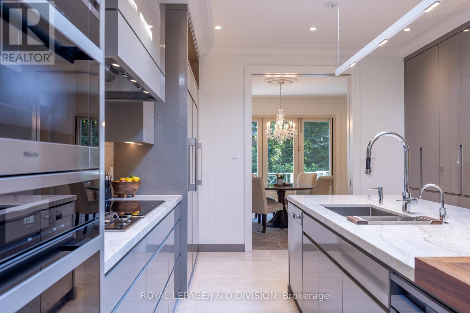 12 Forest Glen Crescent, Toronto, Ontario  M4N 2E8 - Photo 16 - C12176515