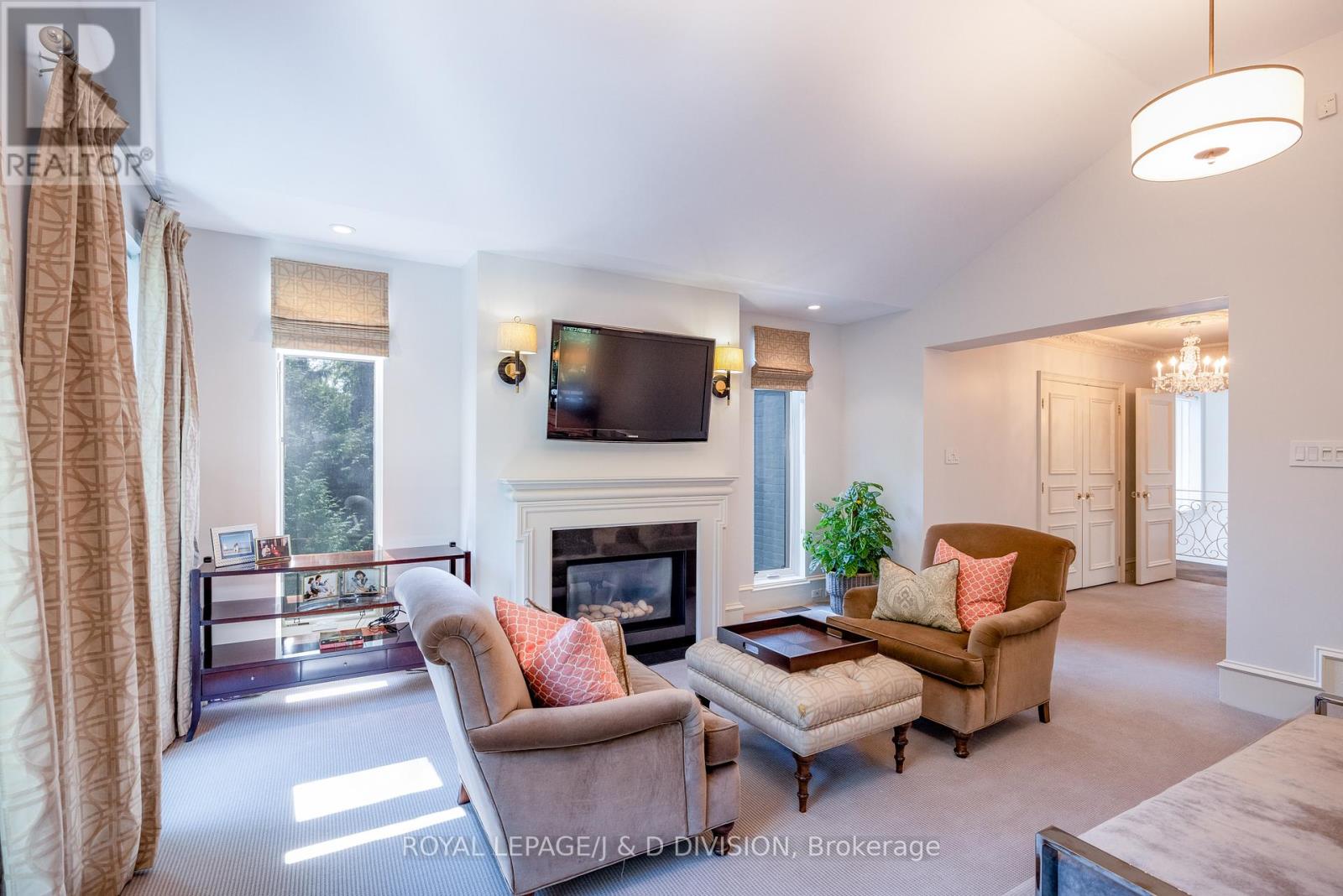 12 Forest Glen Crescent, Toronto, Ontario  M4N 2E8 - Photo 27 - C12176515